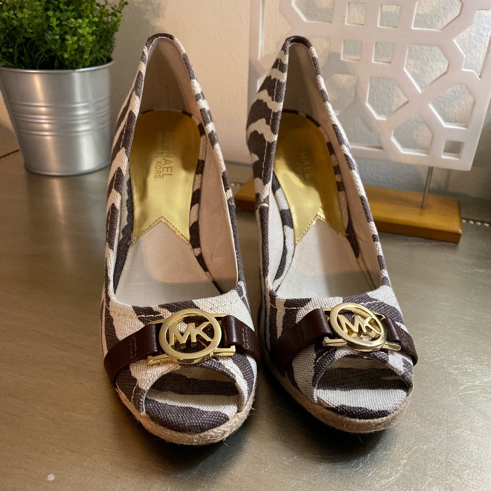 MICHAEL KORS ANIMAL PRINT WEDGE
